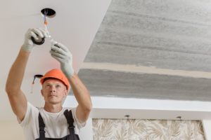 como cambiar una bombilla led fundida